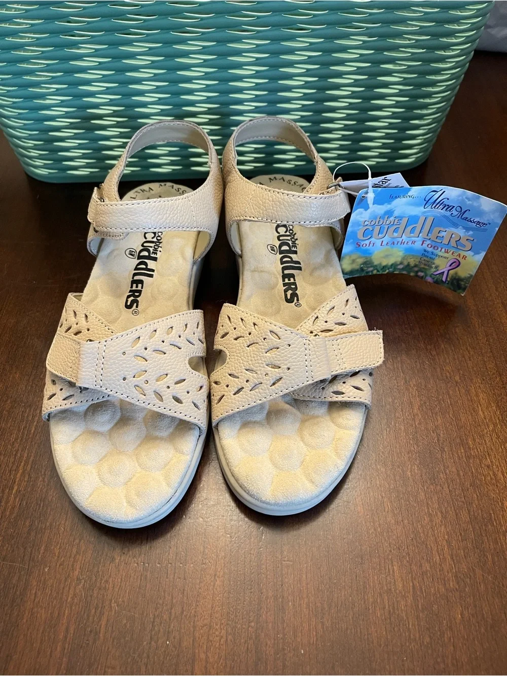 NWT Cobbler Cuddlers Beige Comfort Leather Sandals SZ 6.5 WIDE Tan